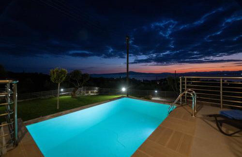 A V Luxury Apartments with Private Pools - Photo 57