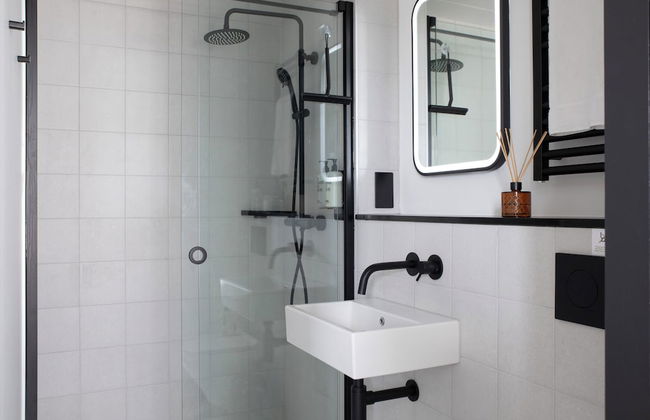 Bob W Tower Hill Studios - Photo 24