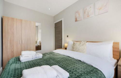 Stylish Home With Free Parking And Easy City Access - Photo 11