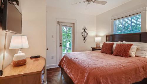 Casa Blanca - Chic Spanish-Style Cottage with Private Courtyard - Foto 5