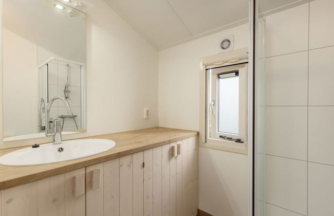 Modern Chalet Near Lake Sneek - Foto 9