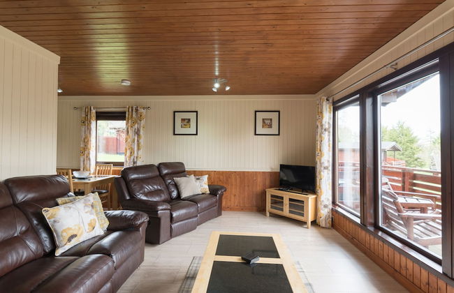 Conifer Lodge 8 With Hot Tub, Newton Stewart - Photo 6