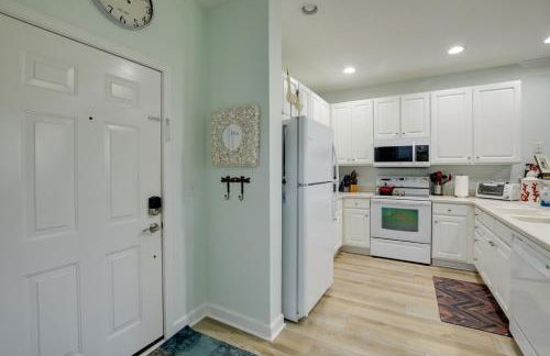 Calabash Condo with Patio and Golf Course Views! - Foto 11