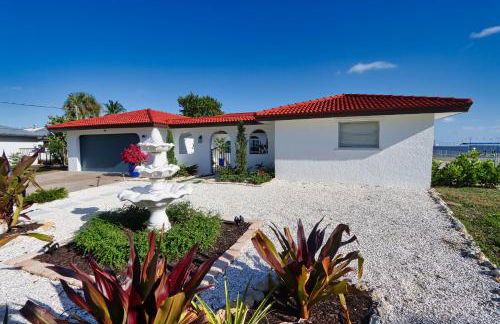 Stunning Waterfront Home with Southeast Bay Frontage - Villa Cuquita - Foto 27