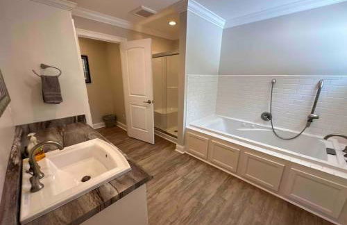 Brushy Creek Lodge - Riverfront, Hot Tub, Fire Pit - Foto 18