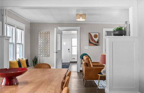 Roomy Central Hub, Games, Fire Pit & Downtown Fun - Foto 47