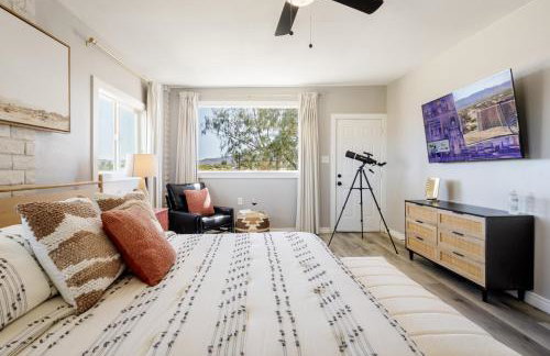 Mid-Century Magic with Mountain Views - Photo 5