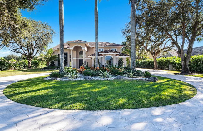 Luxurious 6-Bedroom Villa with Pool & Games - Foto 45