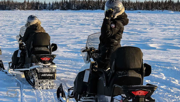 Rota de moto de neve pelos Territórios do Noroeste