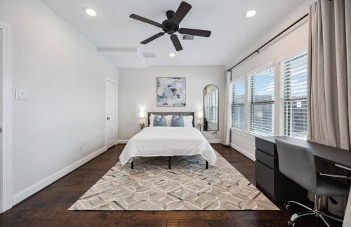 Resort vibe with Pool and Hot tub Downtown skyline views - Photo 5