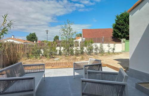 Feet in the water, 100 m from the city center - Photo 11