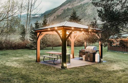 72MF - Rustic - Pets Ok - Sleeps 2 cabin - Photo 19