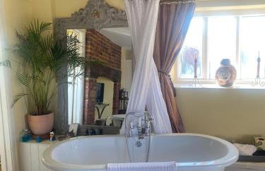 Upper House Stunning Country Home - Photo 6