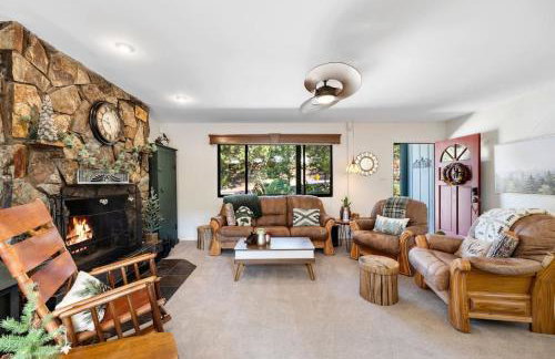 Pine Nest Retreat Saloon and Scenic Views - Foto 2