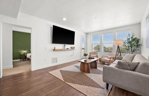 Modern Downtown 2BR 2BA Near Delta Center with Fire Pit BBQ and City Views - Photo 7