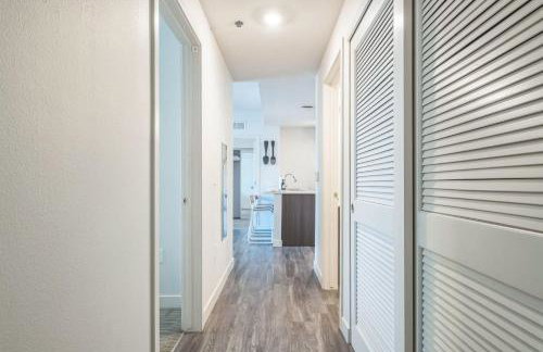 Chic and Modern Getaway with Gym 5 Min to Downtown - Foto 24