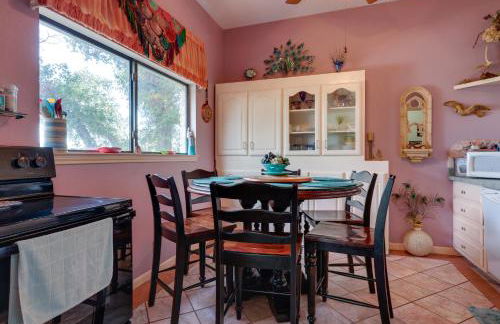 Exotic Home with Patio and Grill Walk to Canyon Lake! - Foto 29