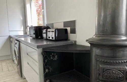 6BR Home with Parking Near Wolverhampton - Foto 27
