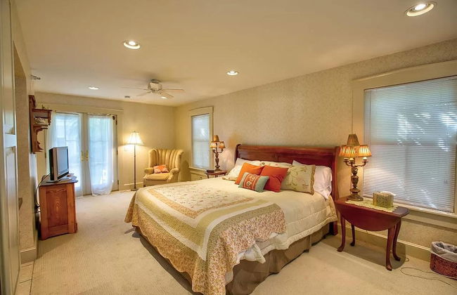 Mansion w 10 Bedrooms Pool and Theater - Foto 15