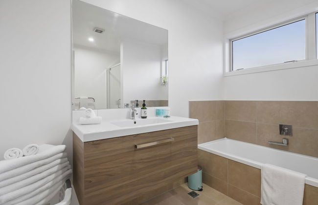 Modern 3BR Family House - Yard & Big TV - Foto 32