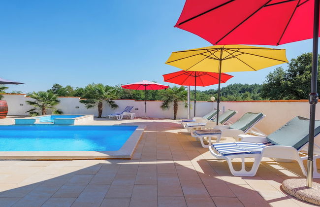 Family home with hydromassage pool & fun activities - Foto 22