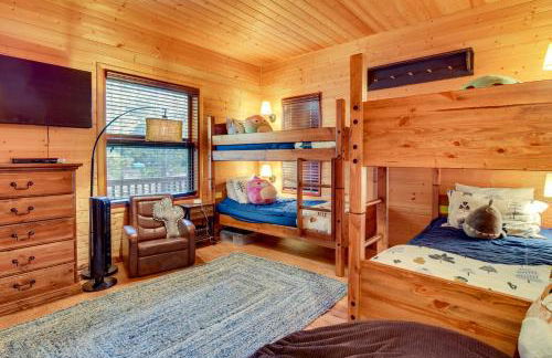 Hike, Fish and Relax Fireside! Forest Lakes Cabin - Foto 19