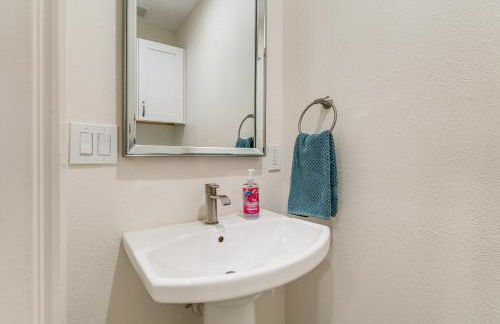 4 Mi to UT Austin Bright and Modern Family Home - Photo 16