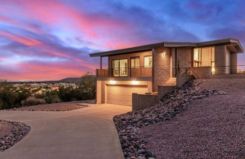 3BR Retreat with Heated Pool, BBQ and Mountain Views - Foto 70