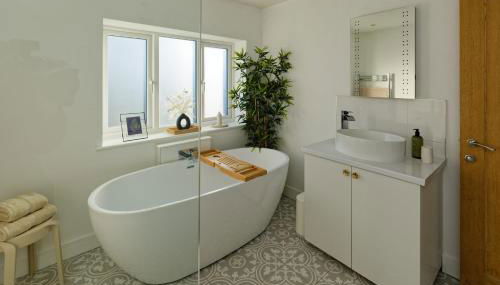 Stylish 3BR House with Free Parking & Garden - Foto 5