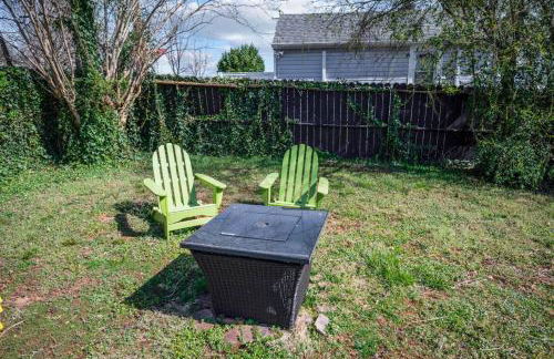 Quaint Cottage in heart of LYH - POOL with HOT TUB! - Foto 43