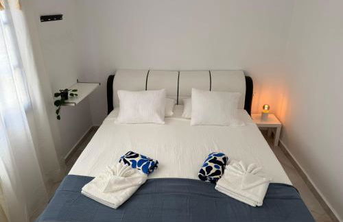 Villa LiLo Private House with Heated Pool - Foto 35