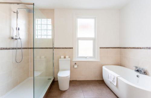 5 Bed Seaside Property with Garden , Parking and Games Room - Foto 47