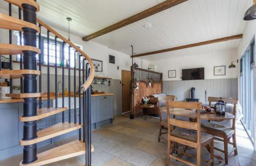 Luxury New Forest Barn, ideal for couples - Photo 26