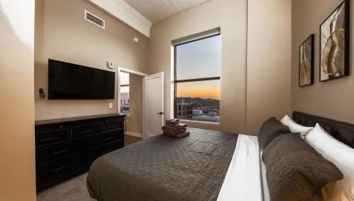 King Bed, Reds, Bengals, Free Parking, Downtown Cincy - Foto 3