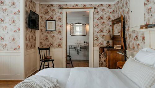 Book Village Inn - Twain Room Queen Bed - Foto 2