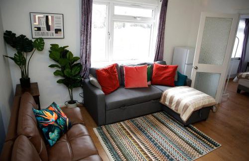 PrimeLuxe Stays - Modern 1BR Apartment with Private Garden Sleeps 4 Near ExCeL and London City Airport - Photo 11