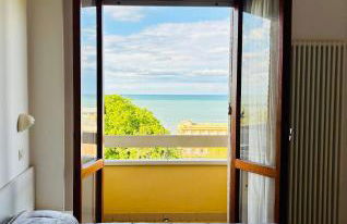 APPARTAMENTO VISTA MARE -E- con 2 camere da letto -Residence azzurro - Foto 10