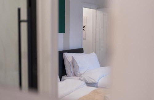 Perfect for Contractors & Families - Free Parking - Foto 21