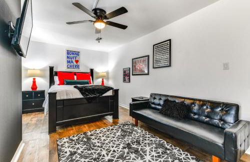 Colorful Baton Rouge Home Deck, Grill and Fire Pit - Foto 18