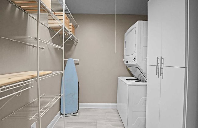 Sleeps 22, Lakefront w/ Private Dock & Pool, 2 Houses Lake Living by Avantstay - Foto 70