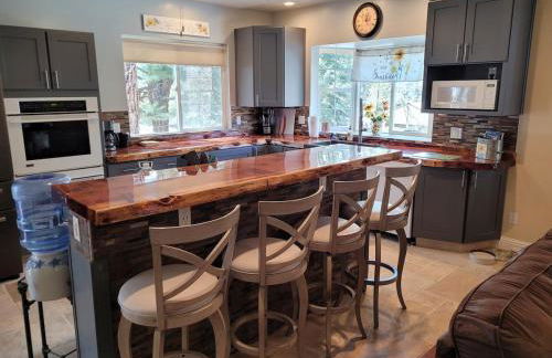 Newly remodeled mountain home! - Photo 14