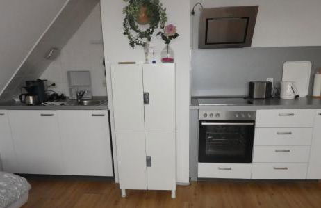 Gäste-und Ferienwohnung Magdeburg Alt-Olvenstedt, zwei Schlafzimmer, Treppenlift, ruhige Lage, Nähe Klinikum und Abfahrten A 2 und A 14 - Foto 6