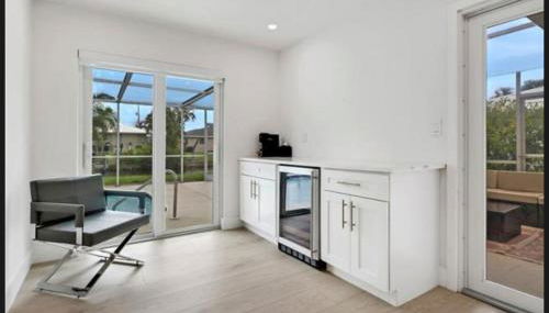 Renovated Modern Home with Big Pool & Ocean Access - Foto 2