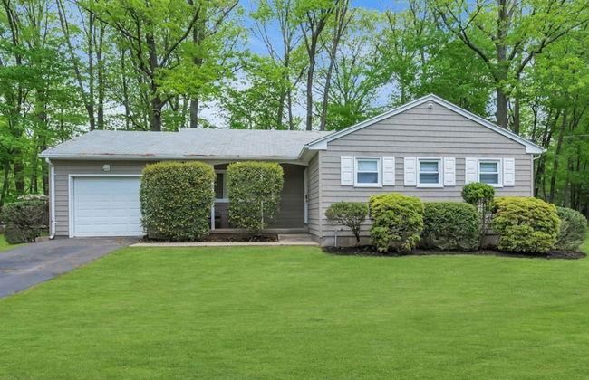 Fall Getaway With Hot Tub Fire Pit and Games - Photo 5