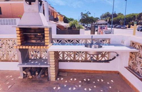 Dos Casas juntas y Patio común a 25 metros de la Playa - Photo 15