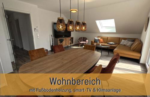Ferienhaus Höckelheim- 300qm - 3 Wohnungen - 12 Zimmer - bis 18 Gäste - Kleinkinder reisen gratis - für Familien und Gruppen - Küchen mit Spülmaschine Backofen, Mikrowelle - Smart-TV - WLAN - Fußbodenheizung, Klimaanlage & Raffstores - nähe Göttingen - Foto 33