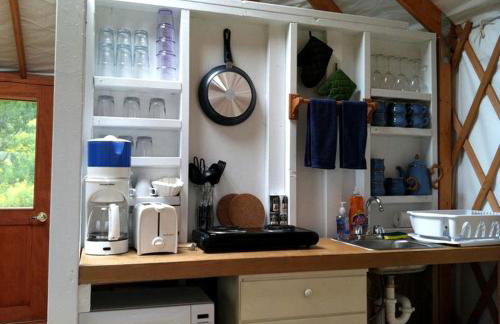 Modern Countryside Yurt Rental in Waterville, Upstate New York - Foto 4