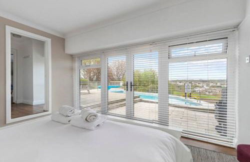 Stunning Property Seaviews, Private Pool & Parking - Photo 48