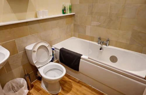 2 Bedroom Modern stylish Apt in Glasgow City Centre - Photo 13