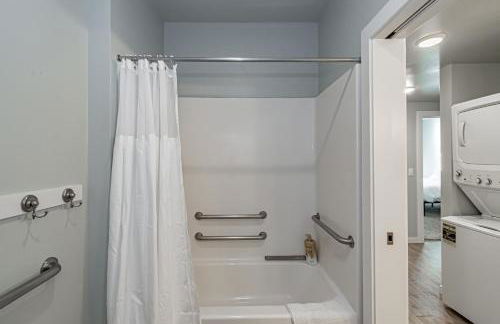 Bringham's Mill Apartments Perfect for Groups Full Kitchen Gym and Free Parking - Photo 125